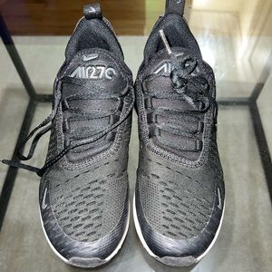 Airmax 270 size 4